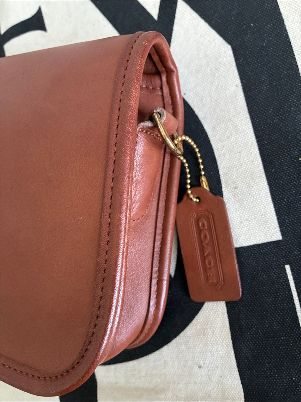 Vintage Coach Pocket Purse in British Tan - Picture 3 of 14